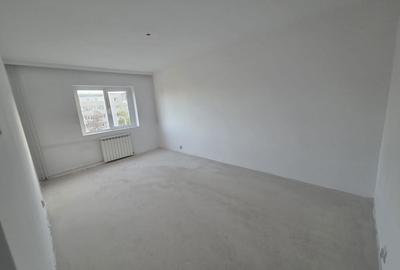 Apartament cu 3 camere decomandat în Malu Roșu - 1