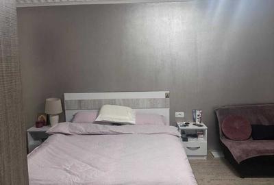 Garsonieră decomandată în Decebal
