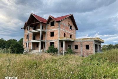Casă cu 4 camere cu Teren 829 Mp în Criș