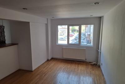 Apartament cu 2 camere decomandat în Central - 2