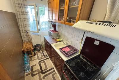 Apartament cu 2 camere semidecomandat în Km 4 - 3