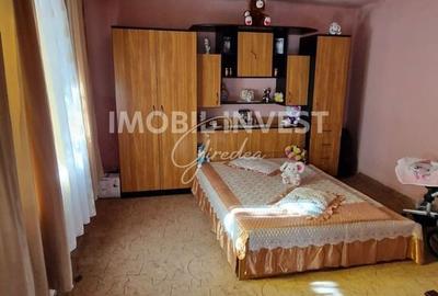 Casă cu 5 camere cu Teren 1750 Mp în Central - 1