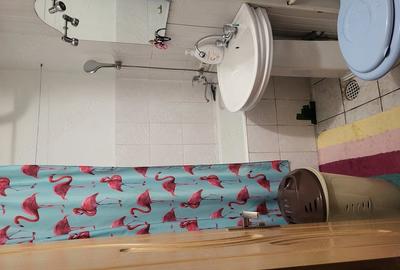 Apartament cu 3 camere semidecomandat în Crihala