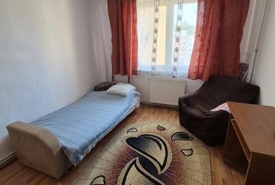 Apartament cu 2 camere semidecomandat în Griviței