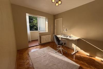 Apartament cu 2 camere semidecomandat, mobilat în Dacia
