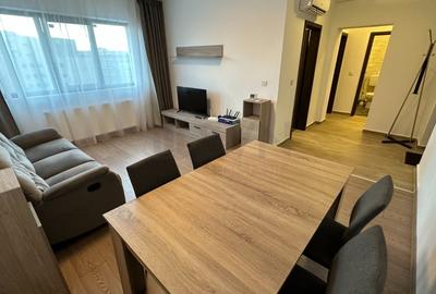 Apartament cu 2 camere semidecomandat, mobilat în Regie