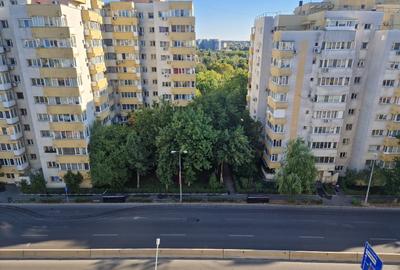Apartament cu 3 camere decomandat în Tei