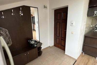 Apartament cu 3 camere semidecomandat în Central - 1
