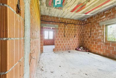 Casă cu 5 camere cu Teren 957 Mp în Beliu - 9