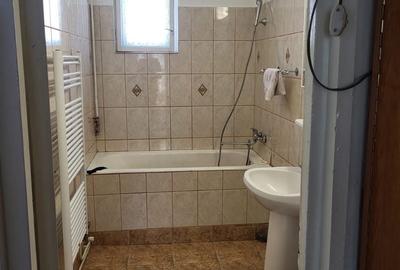 Apartament cu 2 camere semidecomandat, mobilat în Central