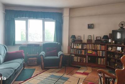 Apartament cu 4 camere decomandat în Ultracentral
