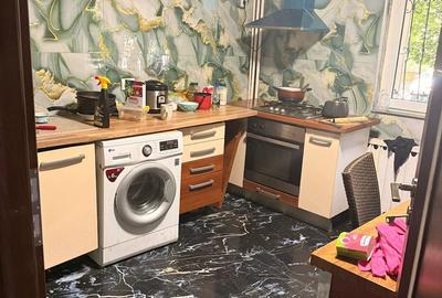 Apartament cu 4 camere decomandat în Vitan