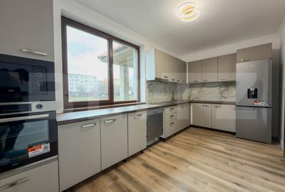 Casă cu 4 camere cu Teren 2000 Mp în Central - 2