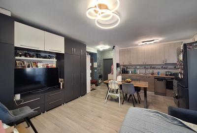 Apartament cu 3 camere semidecomandat, mobilat în Florești