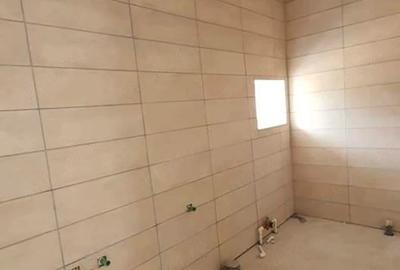 Casă cu 3 camere cu Teren 1200 Mp în Central
