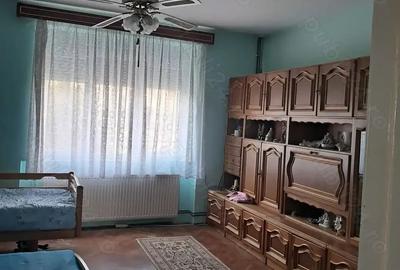 Casă cu 4 camere în 14 Mai - 1