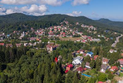 Casă individuală cu 7 camere cu Canalizare în Cioplea