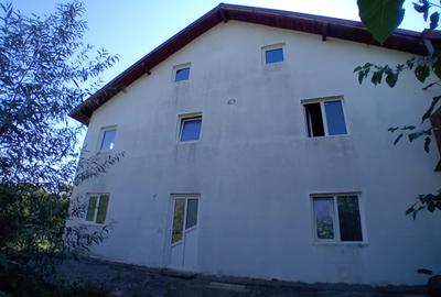 Casă cu 6 camere cu Teren 1653 Mp în Moreni