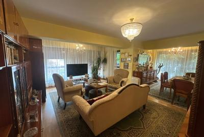 Apartament cu 4 camere decomandat în Cotroceni