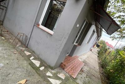 Casă individuală cu 6 camere cu Canalizare în Central - 2