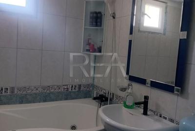 Apartament cu 4 camere în Apărătorii Patriei