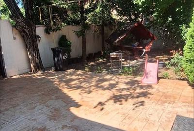 Casă cu 4 camere în Aradului