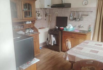 Casă cu 5 camere cu Teren 2800 Mp în Iris