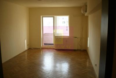 Apartament cu 3 camere decomandat în Decebal