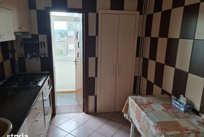 Apartament cu 3 camere decomandat în Micro 4 - 6