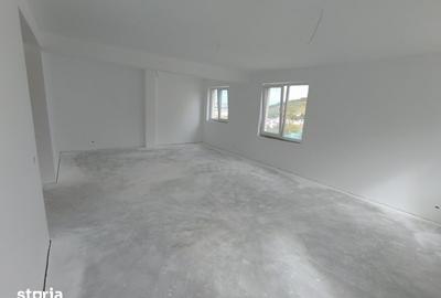 Casă cu 4 camere cu Teren 440 Mp în Central