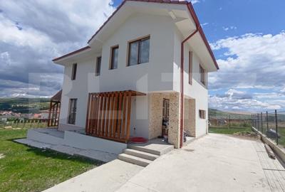 Casă individuală cu 5 camere cu Canalizare în Chinteni