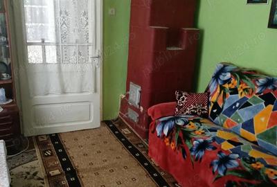 Casă cu 4 camere cu Teren 878 Mp în Central