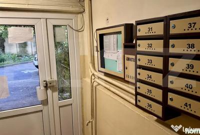 Apartament cu 3 camere semidecomandat în Dacia