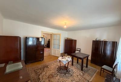 Casă cu 3 camere în Central