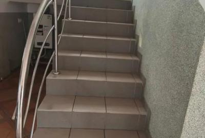 Casă cu 5 camere cu Teren 1600 Mp în Central