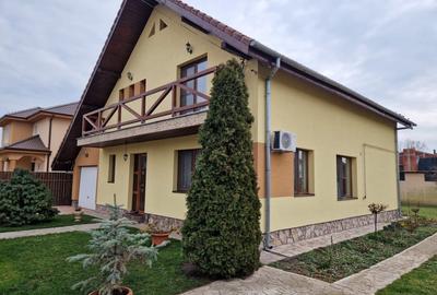 Casă individuală cu 4 camere cu Canalizare în Moșnița Veche