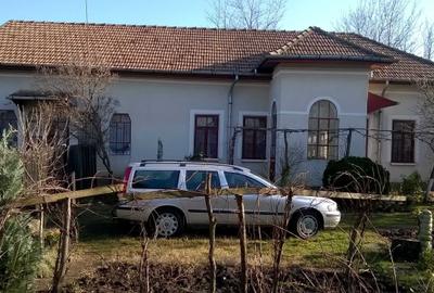 Casă cu 4 camere în Giubega