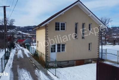 Casă cu 4 camere cu Teren 407 Mp în Țițești - 4