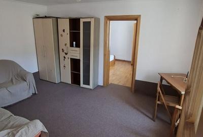 Apartament cu 3 camere semidecomandat în Craiovei