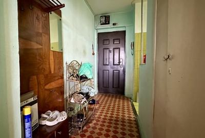 Apartament cu 3 camere semidecomandat în Gorjului