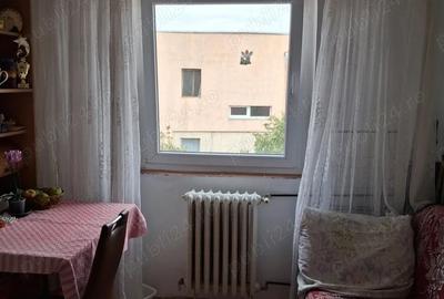 Apartament cu 2 camere decomandat în Buziașului