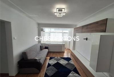 Apartament cu 3 camere semidecomandat în Independenței