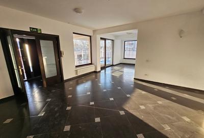 Casă individuală cu 6 camere cu Canalizare în Central - 7
