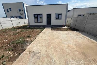 Casă individuală cu 4 camere cu Teren 320 Mp în Cârcea