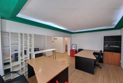 Apartament cu 3 camere decomandat în Panduri