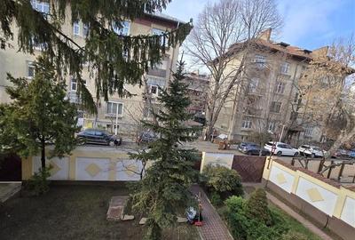 Casă cu 7 camere cu Canalizare în 1 Mai - 10