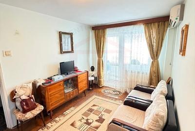 Apartament cu 4 camere în Micro 13 - 1