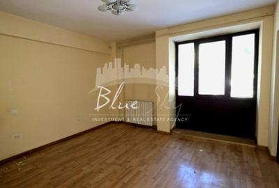 Apartament cu 3 camere semidecomandat în Ultracentral