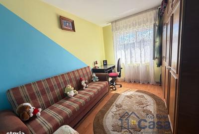 Apartament cu 4 camere decomandat în Central