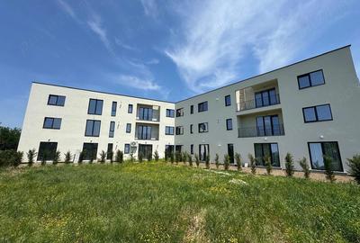 Apartament cu 3 camere decomandat în Plopi